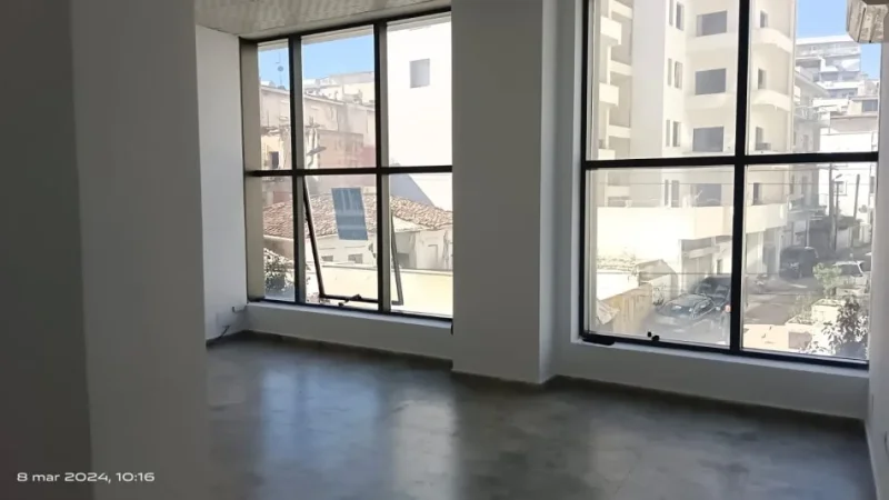 Tirane, jepet me qera zyre Kati 1, 40 m² 500 € (Shyqyri Berxolli)
