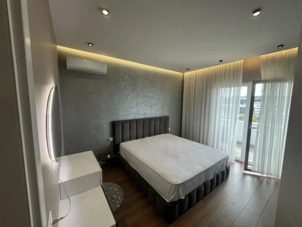 Tirane, shitet apartament 2+1+Ballkon Kati 3, 126 m² 148.000 € (Rruga Kastriotwt)