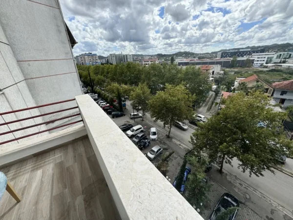 Tirane, shitet apartament 2+1+Ballkon Kati 3, 126 m² 148.000 € (Rruga Kastriotwt)