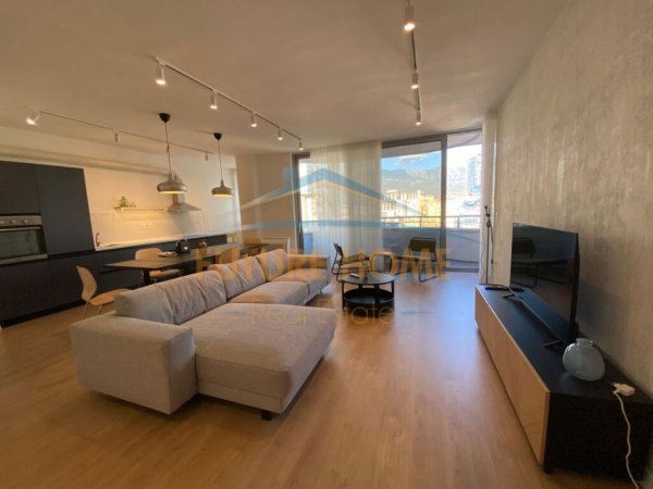 Tirane, jepet me qera apartament 3+1 Kati 8, 158 m² 1.500 € (Bulevardi Zogu I,)