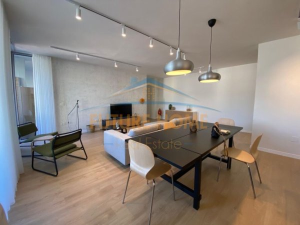 Tirane, jepet me qera apartament 3+1 Kati 8, 158 m² 1.500 € (Bulevardi Zogu I,)