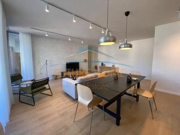 Tirane, jepet me qera apartament 3+1 Kati 8, 158 m² 1.500 € (Bulevardi Zogu I,)