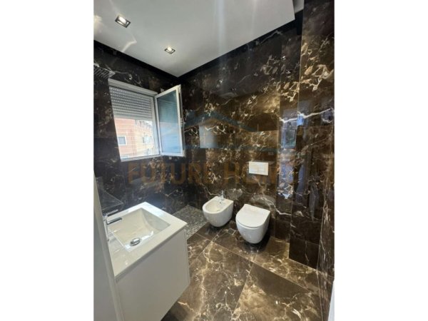 Tirane, jepet me qera apartament 2+1 Kati 1, 120 m² 600 € (Kopshti Botanik)