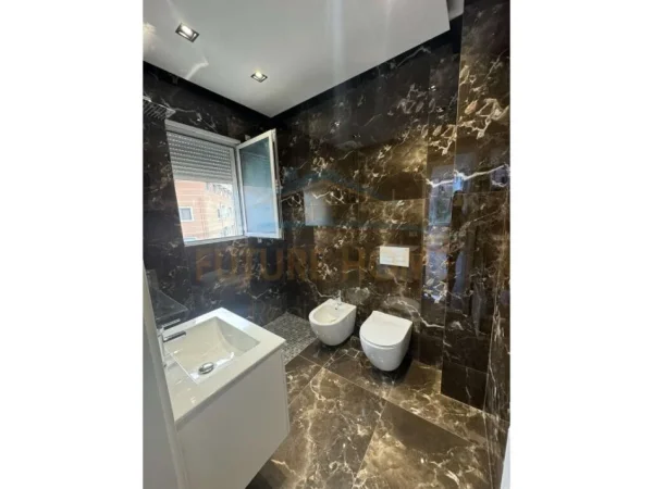 Tirane, jepet me qera apartament 2+1 Kati 1, 120 m² 600 € (Kopshti Botanik)