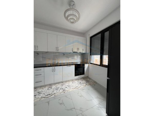 Tirane, jepet me qera apartament 2+1 , 102 m² 750 € (Don Bosko)