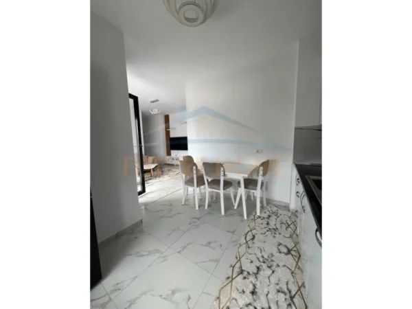 Tirane, jepet me qera apartament 2+1 , 102 m² 750 € (Don Bosko)