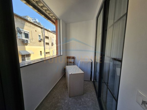 Tirane, jepet me qera apartament 2+1 Kati 3, 85 m² 1.200 € (Blloku)
