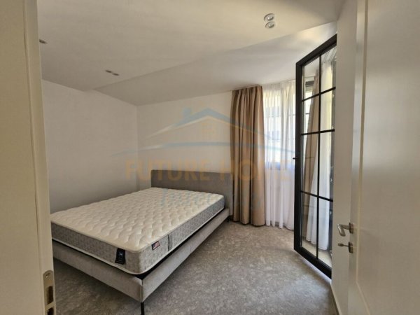 Tirane, jepet me qera apartament 2+1 Kati 3, 85 m² 1.200 € (Blloku)