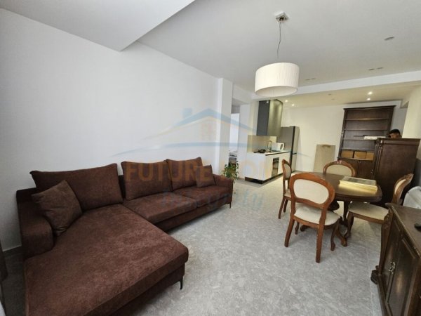 Tirane, jepet me qera apartament 2+1 Kati 3, 85 m² 1.200 € (Blloku)