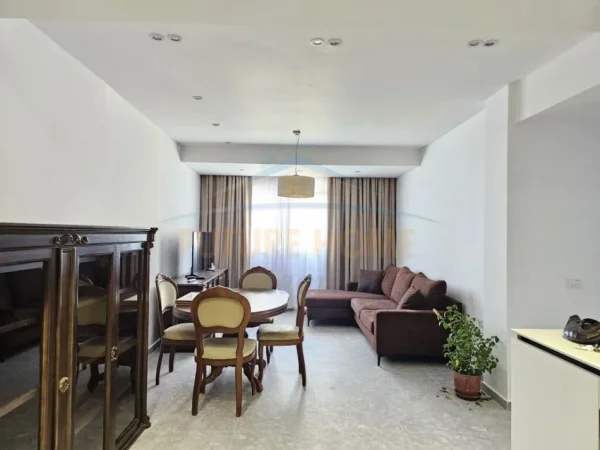 Tirane, jepet me qera apartament 2+1 Kati 3, 85 m² 1.200 € (Blloku)