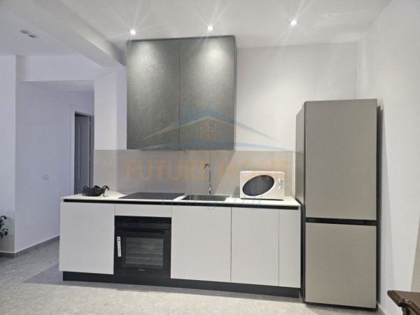 Tirane, jepet me qera apartament 2+1 Kati 3, 85 m² 1.200 € (Blloku)