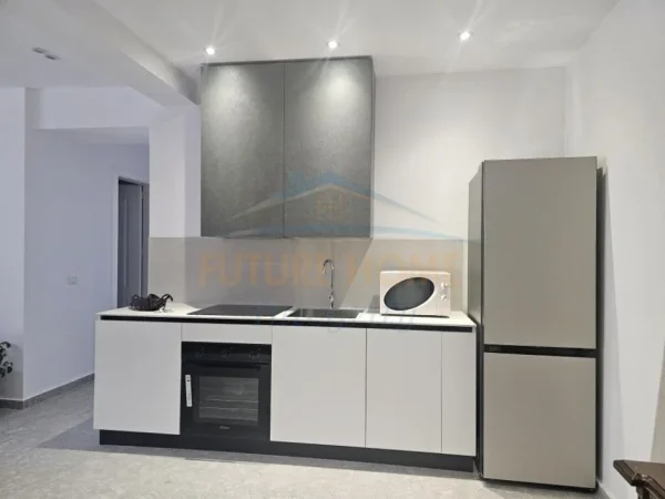 Tirane, jepet me qera apartament 2+1 Kati 3, 85 m² 1.200 € (Blloku)