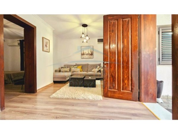 Tirane, jepet me qera 2+1 Kati 1, 100 m² 700 € (Jeronim de Rada)