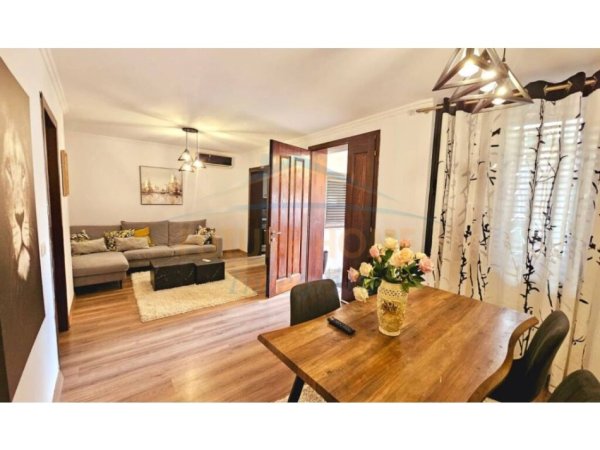 Tirane, jepet me qera 2+1 Kati 1, 100 m² 700 € (Jeronim de Rada)
