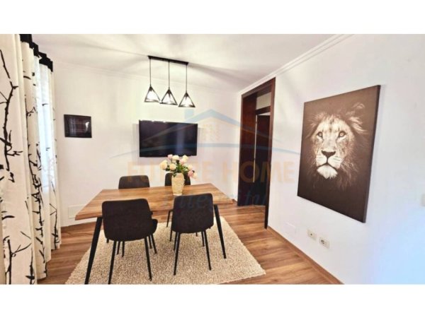 Tirane, jepet me qera 2+1 Kati 1, 100 m² 700 € (Jeronim de Rada)