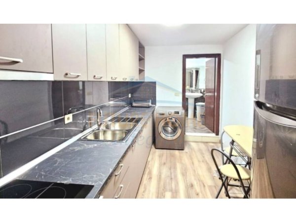 Tirane, jepet me qera 2+1 Kati 1, 100 m² 700 € (Jeronim de Rada)