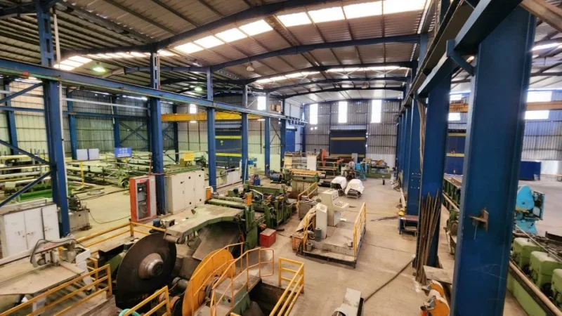 Lushnje, shes ambjent biznesi Fabrike , Kati 0, 12.000 m² (Lushnje 1.5 km Nga Qendra Qytetit)