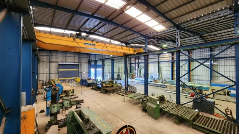 Lushnje, shes ambjent biznesi Fabrike , Kati 0, 12.000 m² (Lushnje 1.5 km Nga Qendra Qytetit)