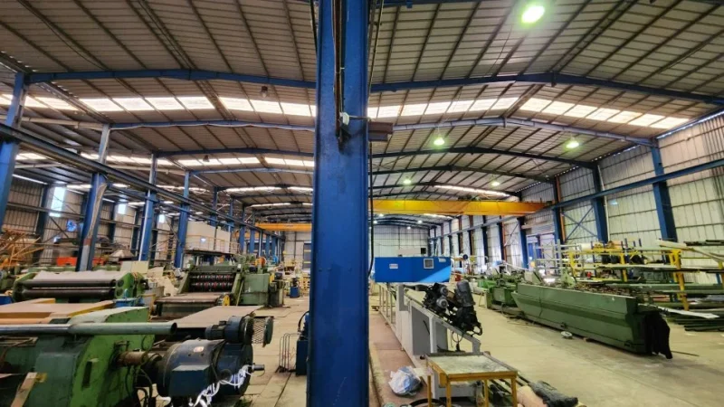 Lushnje, shes ambjent biznesi Fabrike , Kati 0, 12.000 m² (Lushnje 1.5 km Nga Qendra Qytetit)