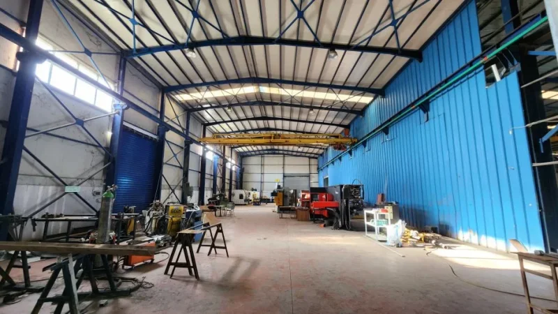 Lushnje, shes ambjent biznesi Fabrike , Kati 0, 12.000 m² (Lushnje 1.5 km Nga Qendra Qytetit)
