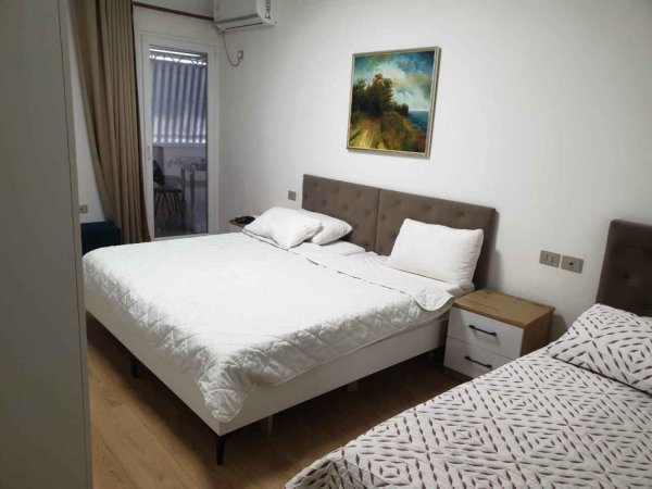 ISH EKSPOZITA 2+1+2+B+V Kati 4, 142 m² 850 € (VETEM ARBRB E NDARE NE 2 AMBIENTE PER 7 PERSONA)
