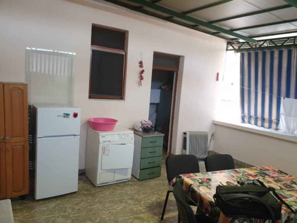 ISH EKSPOZITA 2+1+2+B+V Kati 4, 142 m² 850 € (VETEM ARBRB E NDARE NE 2 AMBIENTE PER 7 PERSONA)