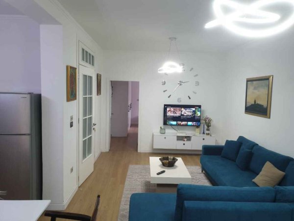 ISH EKSPOZITA 2+1+2+B+V Kati 4, 142 m² 850 € (VETEM ARBRB E NDARE NE 2 AMBIENTE PER 7 PERSONA)