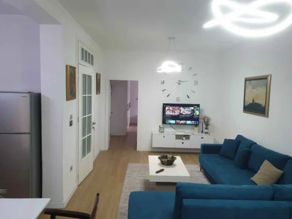 ISH EKSPOZITA 2+1+2+B+V Kati 4, 142 m² 850 € (VETEM ARBRB E NDARE NE 2 AMBIENTE PER 7 PERSONA)