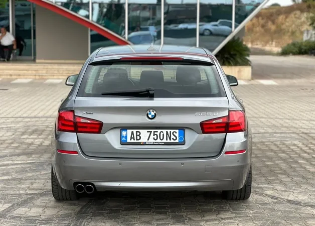 Durres, shes me portobagazh BMW 525 X-Drive Nafte, gri e erret automatik Klima 228.000 km 5 €