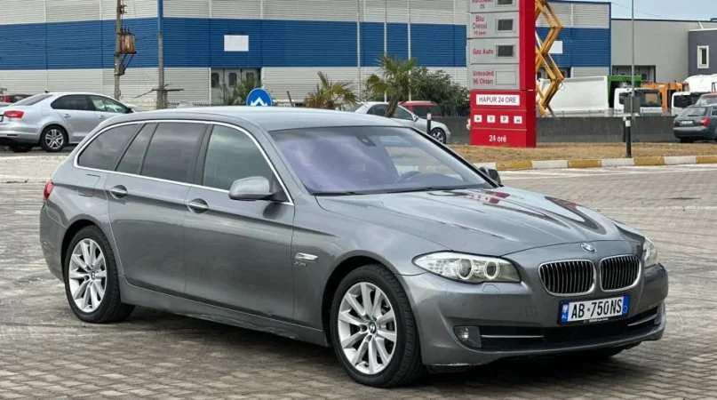 Durres, shes me portobagazh BMW 525 X-Drive Nafte, gri e erret automatik Klima 228.000 km 5 €