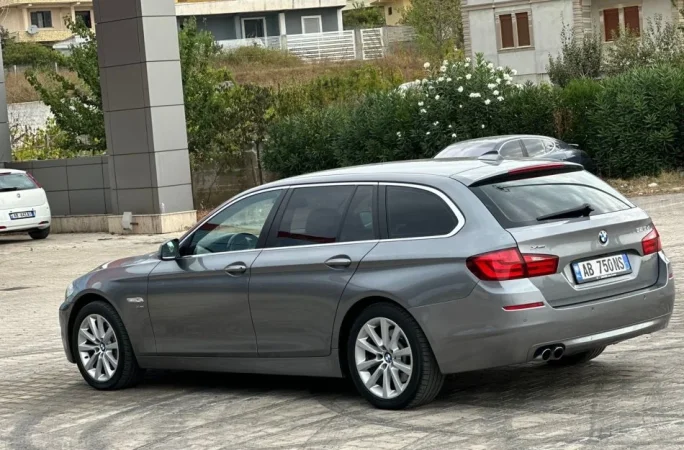 Durres, shes me portobagazh BMW 525 X-Drive Nafte, gri e erret automatik Klima 228.000 km 5 €