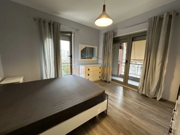 Tirane, jepet me qera apartament 3+1 Kati 7, 123 m² 1.000 € (Kompleksi Delijorgji)