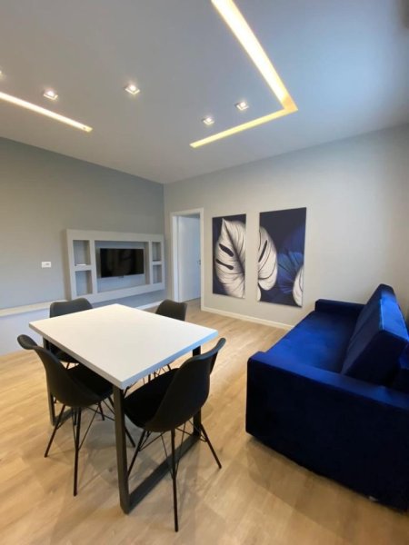 Tirane, jepet me qera apartament 1+1+Ballkon Kati 2, 70 m² 500 € (21 Dhjetori)