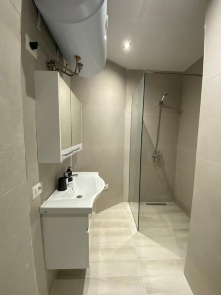 Tirane, jepet me qera apartament 1+1+Ballkon Kati 2, 70 m² 500 € (21 Dhjetori)