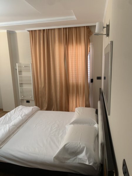 Tirane, jepet me qera apartament 2+1 Kati 3, 86 m² 700 € (Komuna e Parisit)