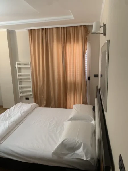 Tirane, jepet me qera apartament 2+1 Kati 3, 86 m² 700 € (Komuna e Parisit)