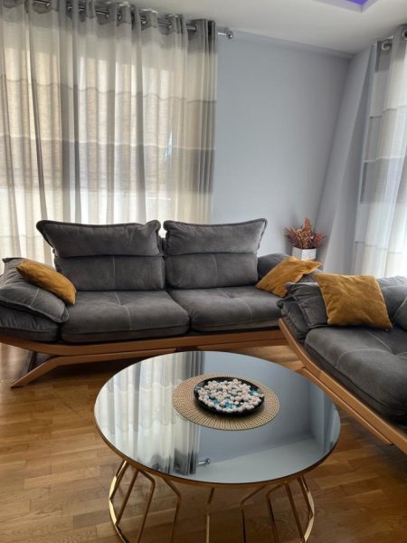 Tirane, jepet me qera apartament 2+1, Kati 5, 100 m² 700€ (Frosina Plaku)