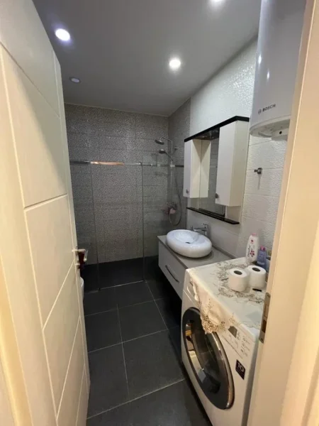 Tirane, jepet me qera apartament 2+1, Kati 5, 100 m² 700€ (Frosina Plaku)