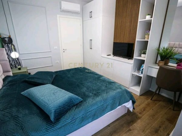 Tirane, shes apartament 1+1 +Post Parkimi , 88 m² 195.000 € (Pazari I ri)