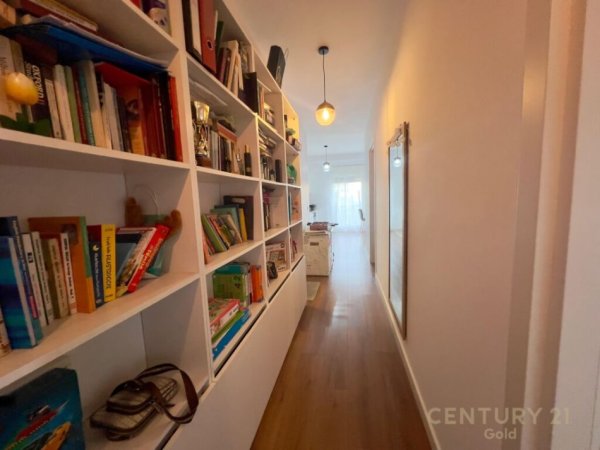 Tirane, jepet me qera apartament 2+1 Kati 3, 76 m² 750 € (bulevardi i ri)