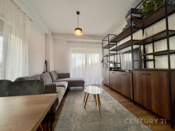 Tirane, jepet me qera apartament 2+1 Kati 3, 76 m² 750 € (bulevardi i ri)