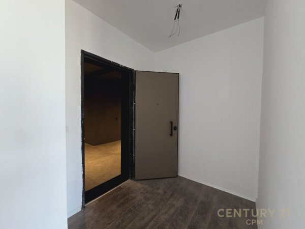 Tirane, shitet apartament 2+1 Kati 13, 118 m² 266.000 € (rruga e kavajes)