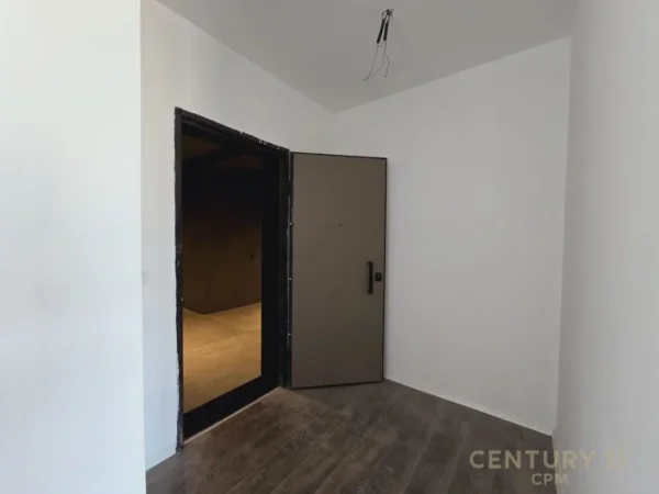Tirane, shitet apartament 2+1 Kati 13, 118 m² 266.000 € (rruga e kavajes)