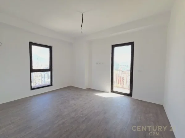 Tirane, shitet apartament 2+1 Kati 13, 118 m² 266.000 € (rruga e kavajes)