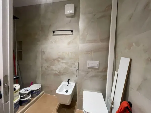 Tirane, jepet me qera apartament 2+1 Kati 4, 101 m² 1.300 € (qender)