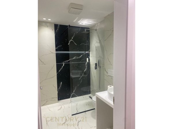 Tirane, shitet apartament 1+1 Kati 2, 150 m² 375.000 € (kopeshti botanik)