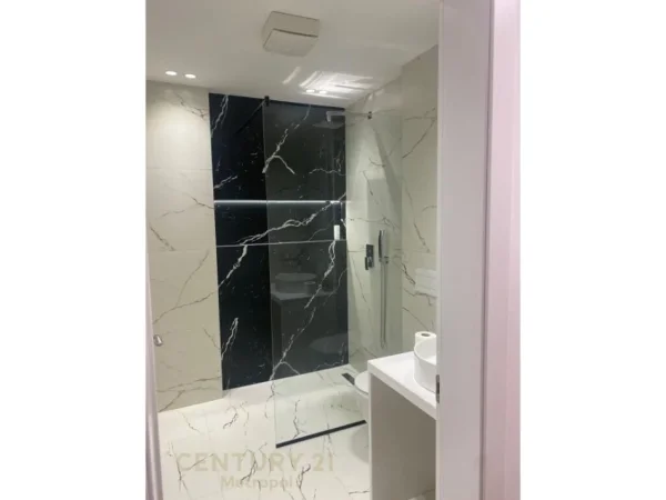 Tirane, shitet apartament 1+1 Kati 2, 150 m² 375.000 € (kopeshti botanik)
