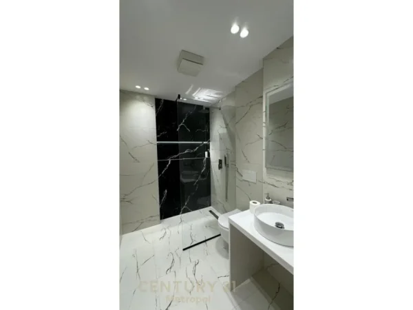 Tirane, shitet apartament 1+1 Kati 2, 150 m² 375.000 € (kopeshti botanik)