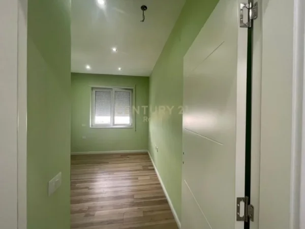 Tirane, jepet me qera apartament 2+1 Kati 7, 100 m² 600 € (qsut)