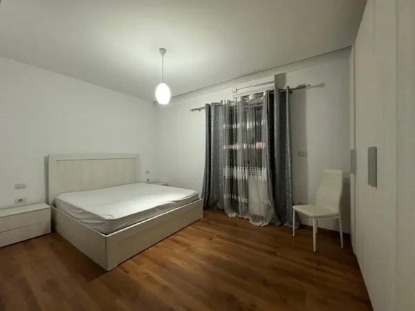 Tirane, jepet me qera apartament 2+1+Ballkon Kati 9, 110 m² 500 € (unaza e re astir)